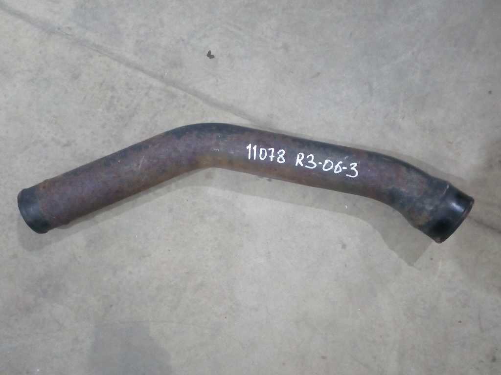 патрубок интрекулера б/у